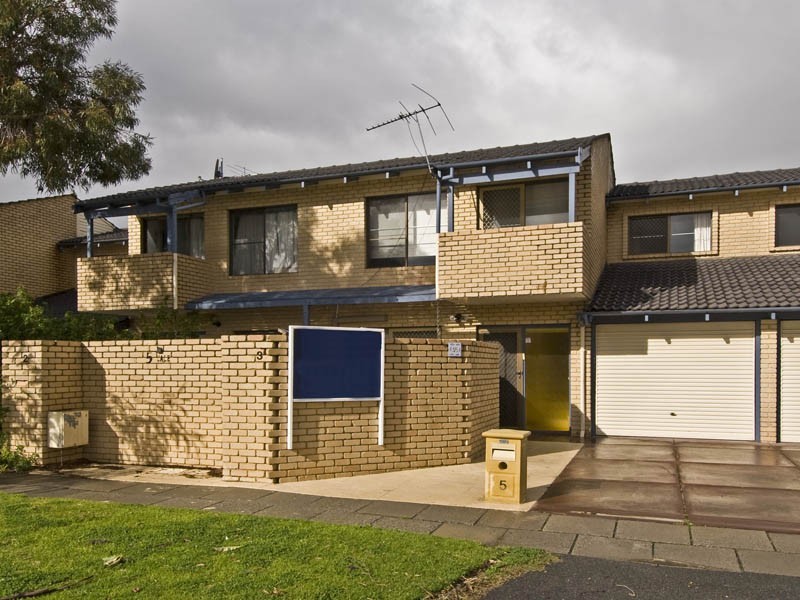 3/5 Cale Street, Como WA 6152