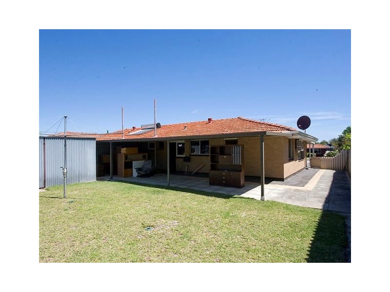 2 Satellite Place, Carlisle WA 6101