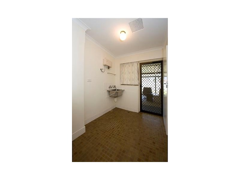 2 Satellite Place, Carlisle WA 6101