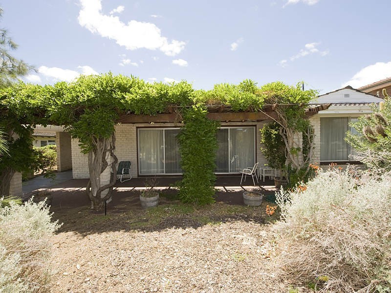 32 Redmond Street, Salter Point WA 6152