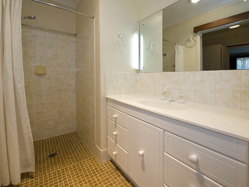 32 Redmond Street, Salter Point WA 6152