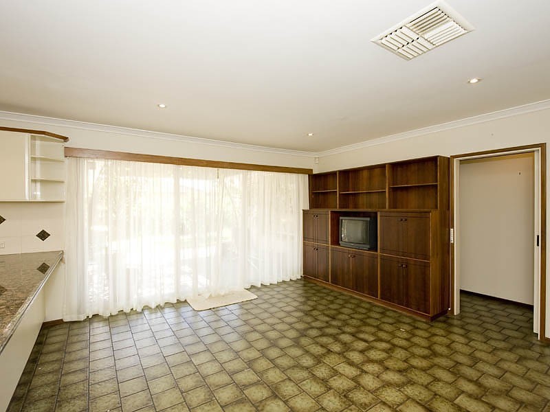 32 Redmond Street, Salter Point WA 6152