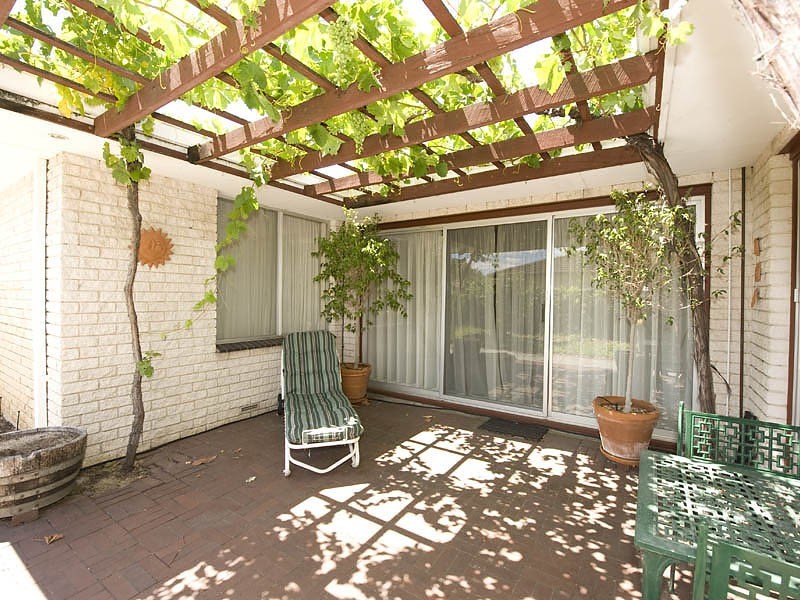 32 Redmond Street, Salter Point WA 6152