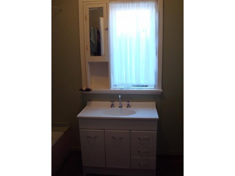 10 Derisleigh Street, Cannington WA 6107