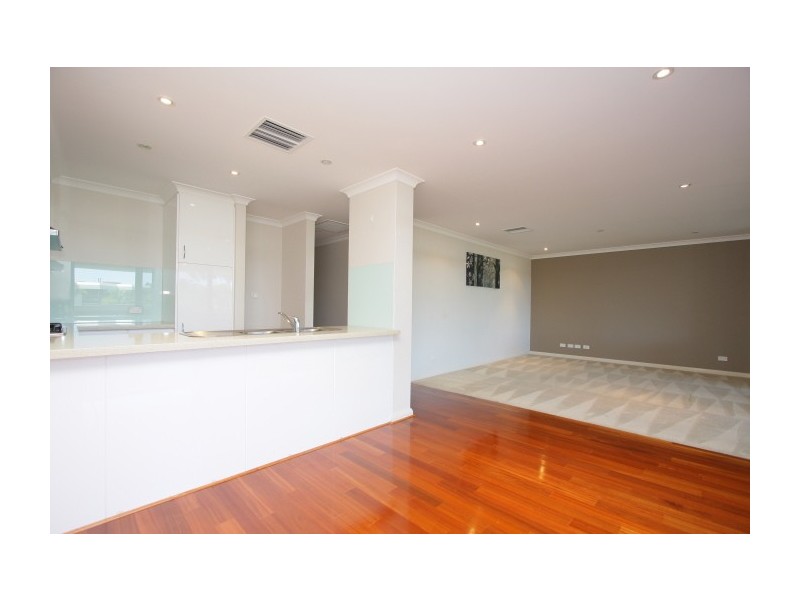 2/296 Mill Point Road, South Perth WA 6151