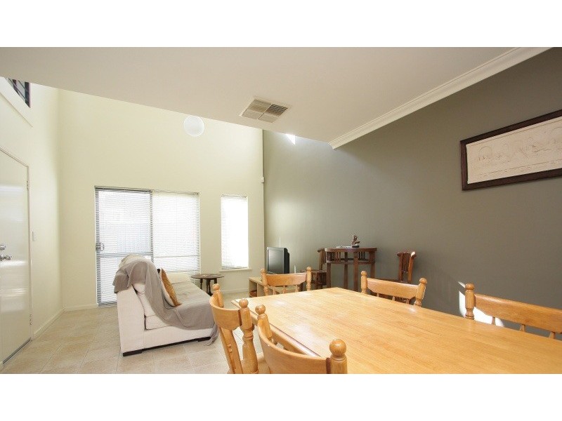 1/138  Robert Street, Como WA 6152