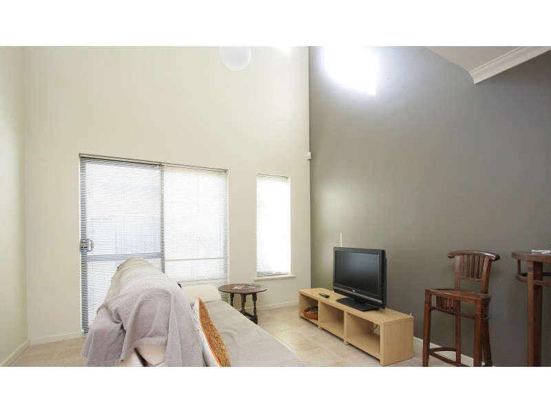 1/138  Robert Street, Como WA 6152