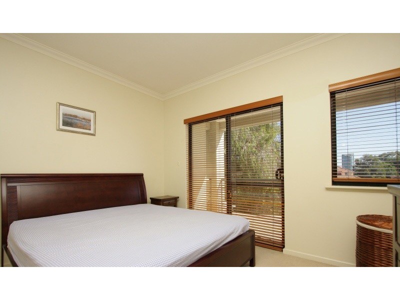 1/138  Robert Street, Como WA 6152