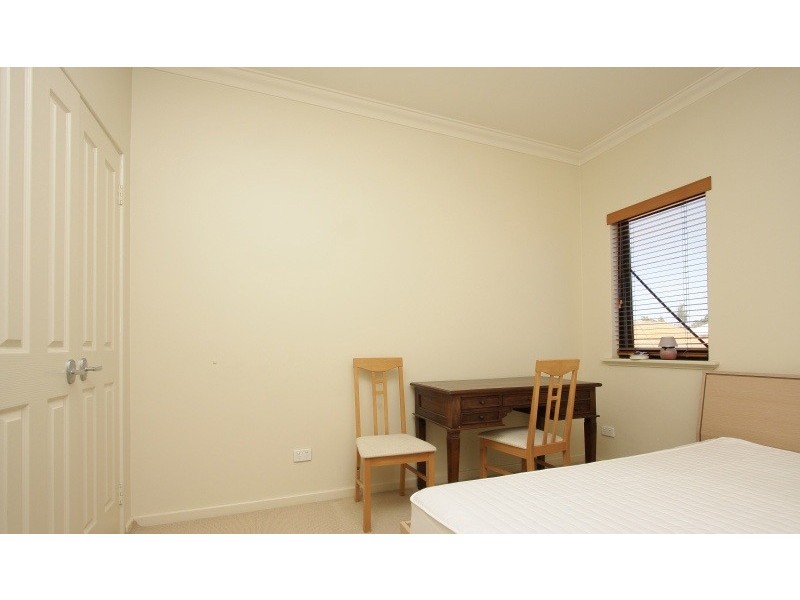 1/138  Robert Street, Como WA 6152