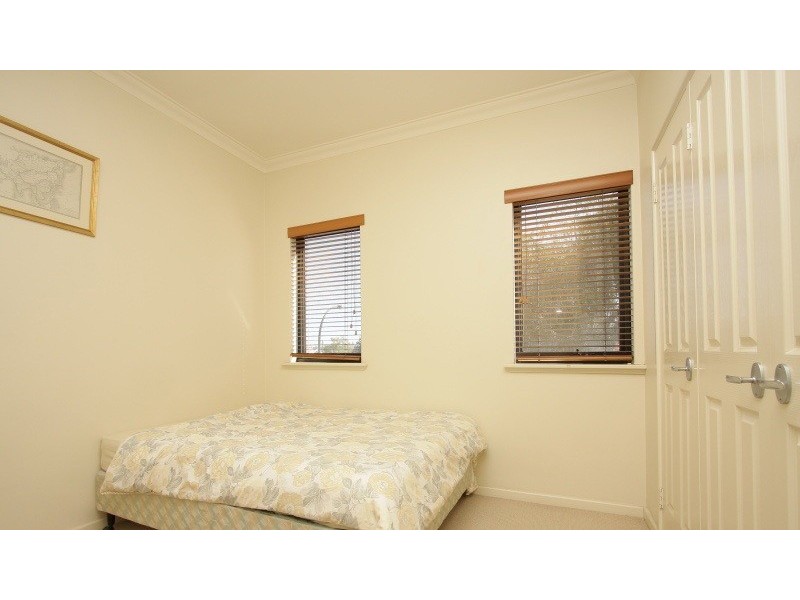 1/138  Robert Street, Como WA 6152