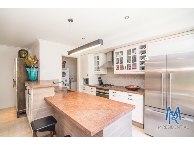 12b Harriett Place, Cloverdale WA 6105