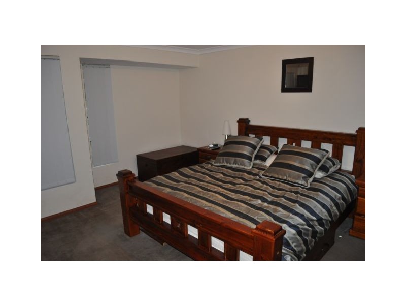 2 Elliott Place, Thornlie WA 6108