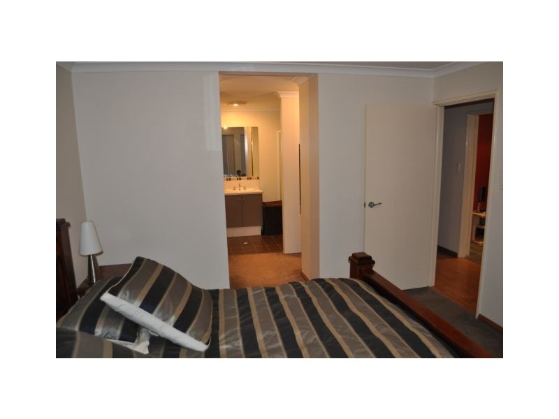 2 Elliott Place, Thornlie WA 6108