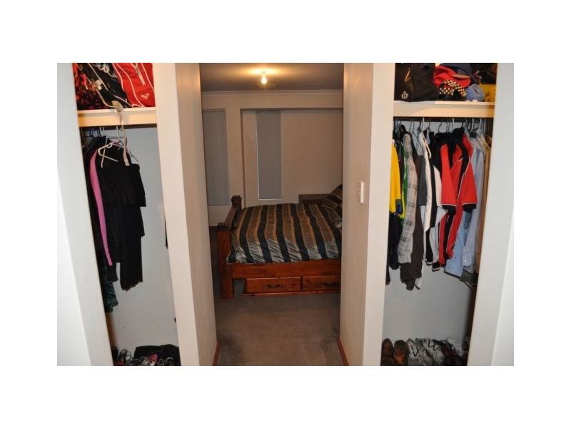 2 Elliott Place, Thornlie WA 6108