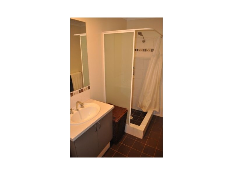 2 Elliott Place, Thornlie WA 6108