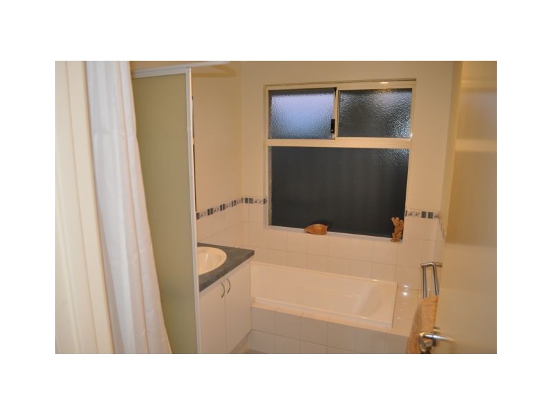 2 Elliott Place, Thornlie WA 6108