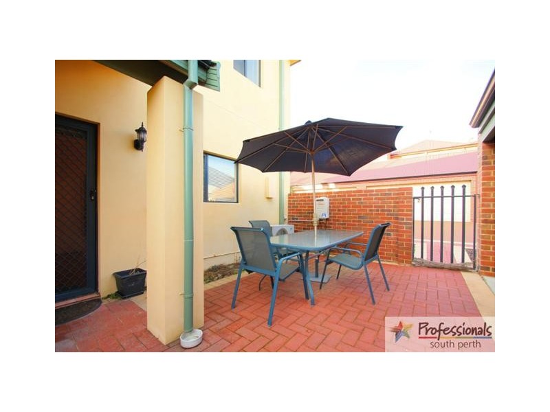 2/155 Marmion Street, Fremantle WA 6160