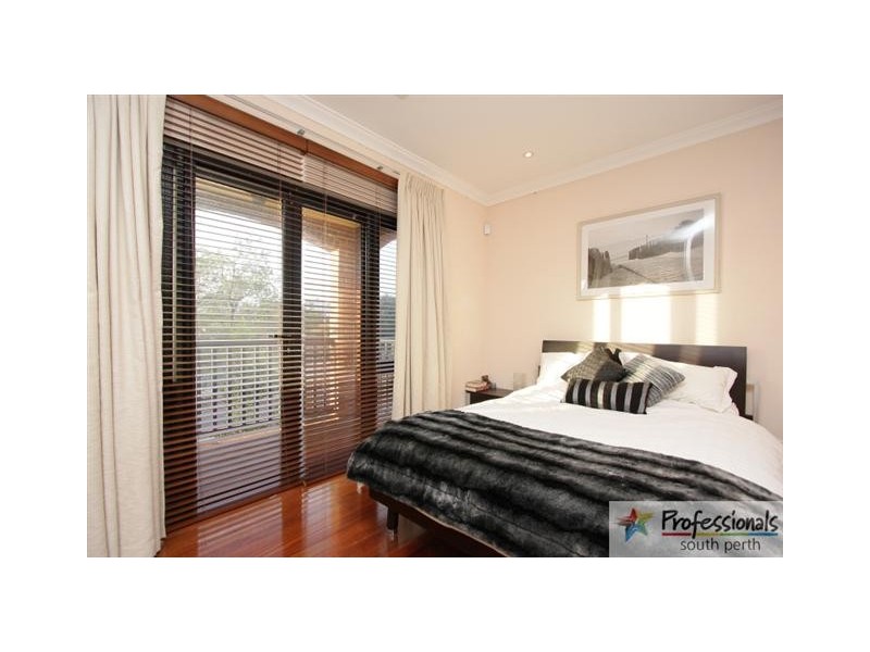 2/155 Marmion Street, Fremantle WA 6160
