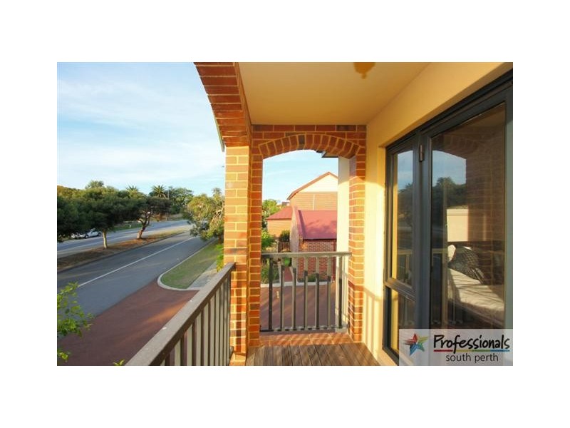 2/155 Marmion Street, Fremantle WA 6160