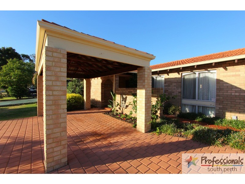 8 Bow Street, Wilson WA 6107