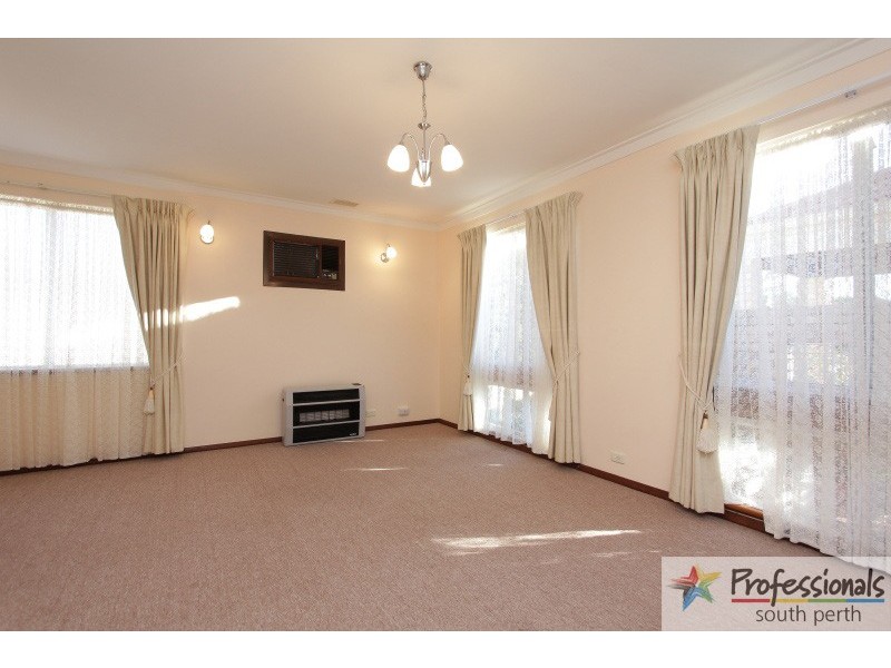 8 Bow Street, Wilson WA 6107