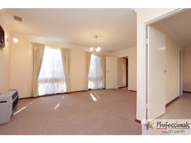 8 Bow Street, Wilson WA 6107