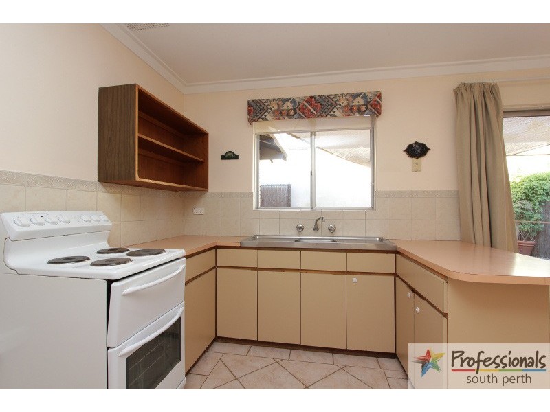 8 Bow Street, Wilson WA 6107