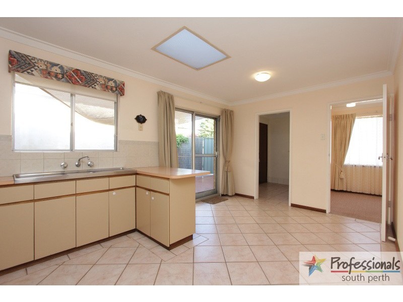 8 Bow Street, Wilson WA 6107