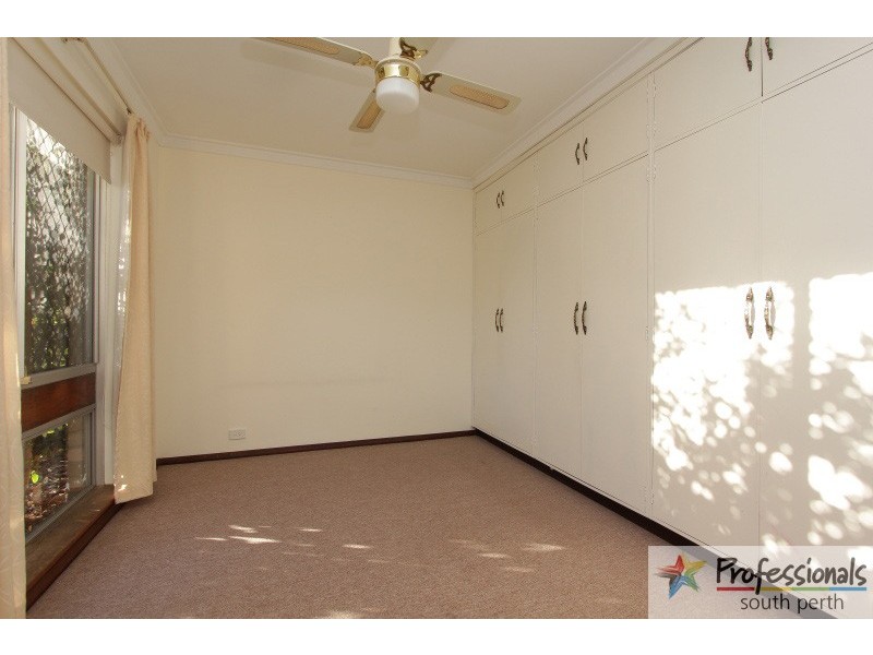 8 Bow Street, Wilson WA 6107