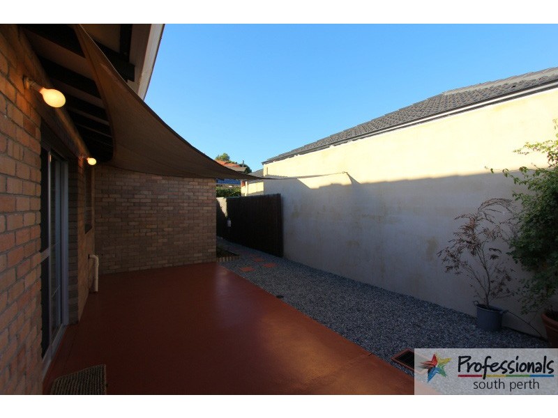 8 Bow Street, Wilson WA 6107