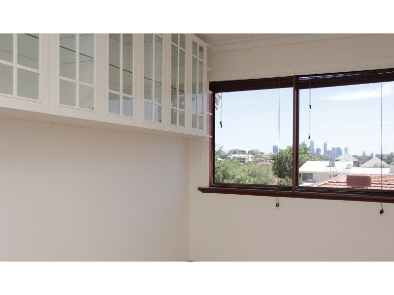 8/189 Coode Street, Como WA 6152