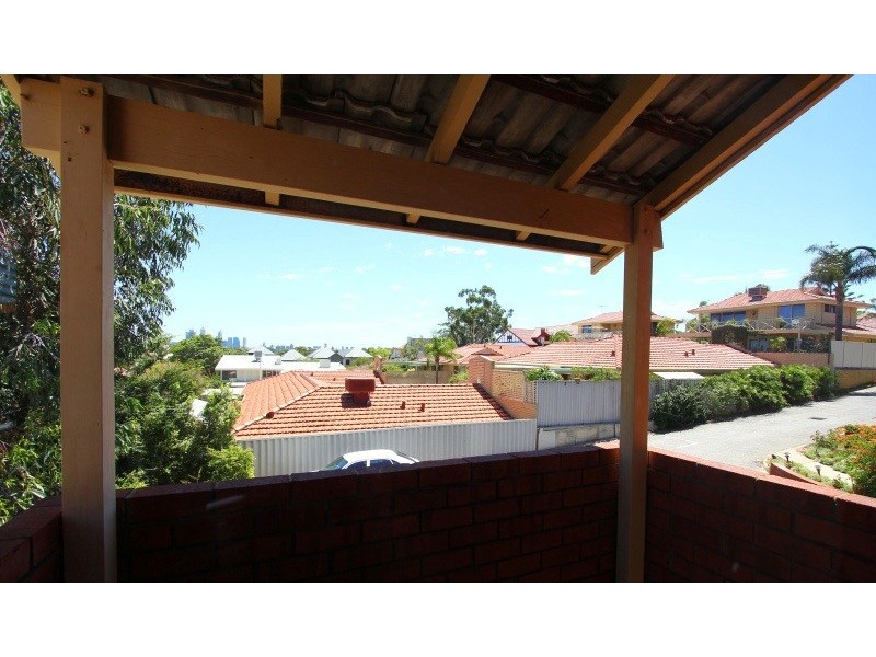 8/189 Coode Street, Como WA 6152