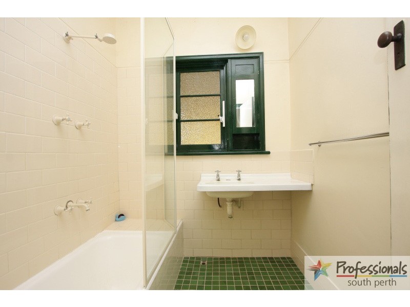 113 Manning Road, Manning WA 6152