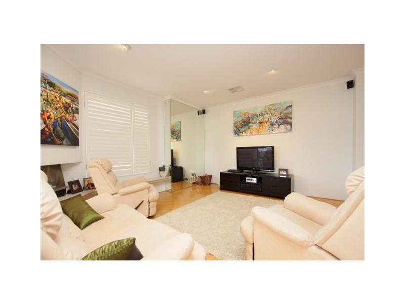 9/10 Marina Drive, Ascot WA 6104