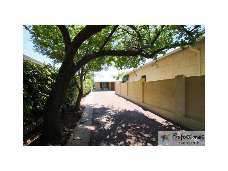 60b Hobbs Avenue, Como WA 6152