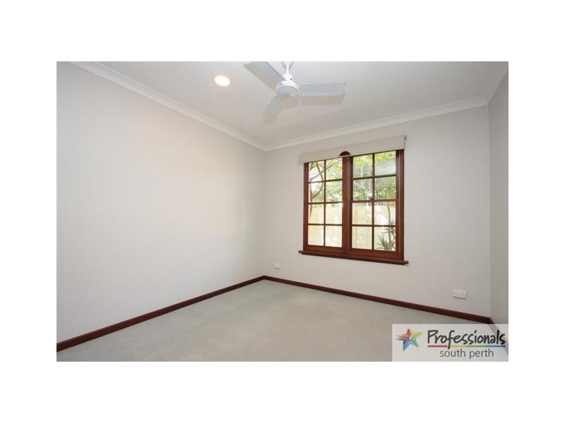 60b Hobbs Avenue, Como WA 6152