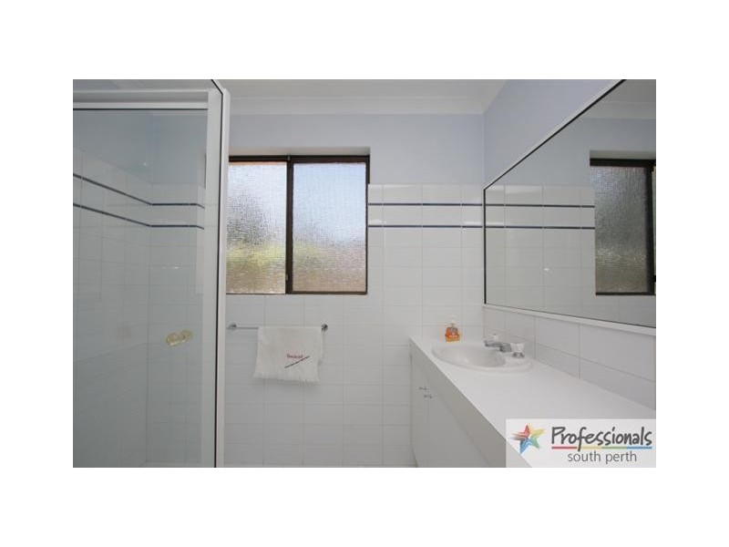 60b Hobbs Avenue, Como WA 6152