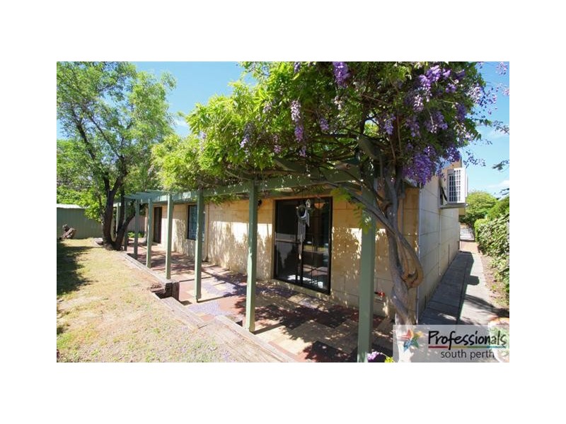 60b Hobbs Avenue, Como WA 6152