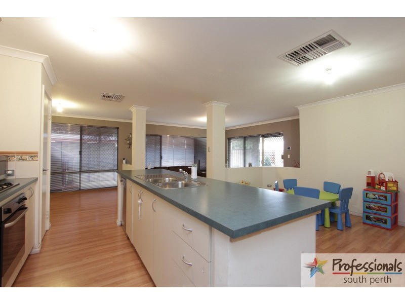 7 Ralphs Street, Seville Grove WA 6112