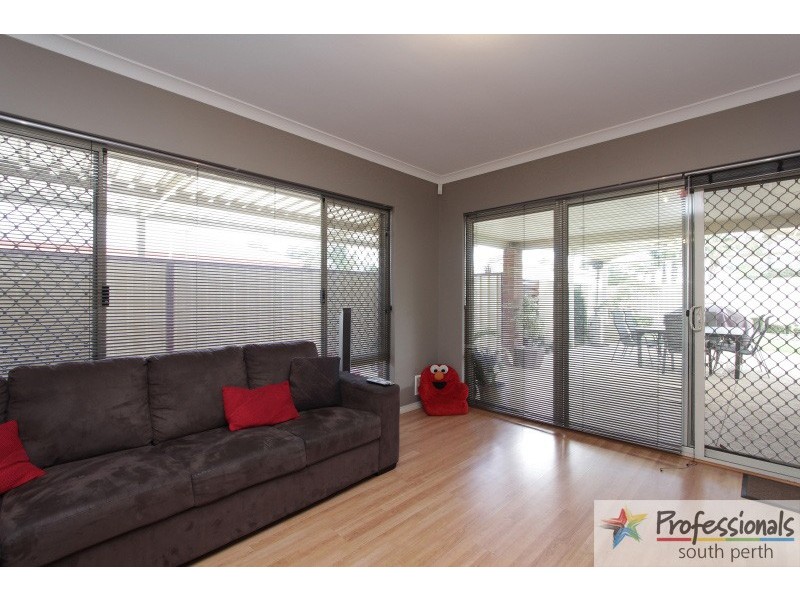 7 Ralphs Street, Seville Grove WA 6112