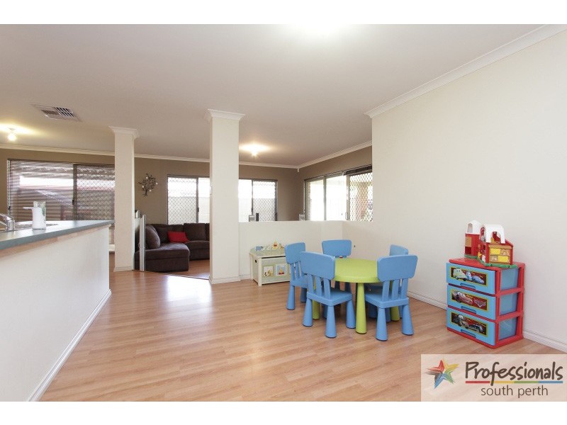 7 Ralphs Street, Seville Grove WA 6112