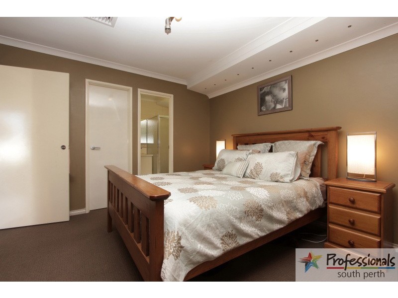 7 Ralphs Street, Seville Grove WA 6112