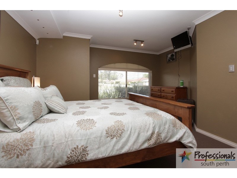 7 Ralphs Street, Seville Grove WA 6112