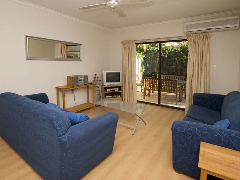 2/4 Jane Road, Applecross WA 6153