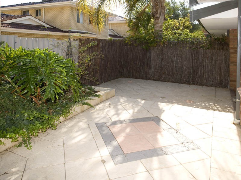 2/4 Jane Road, Applecross WA 6153