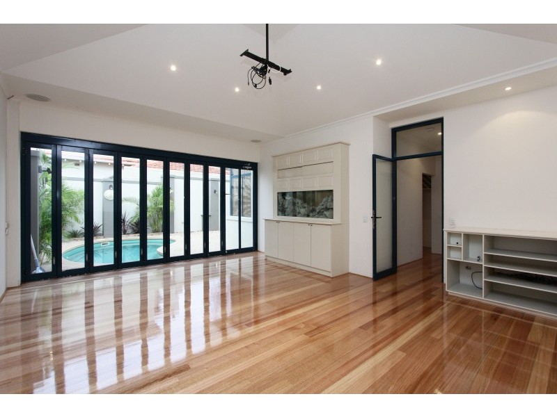 18 Joseph Street, West Leederville WA 6007