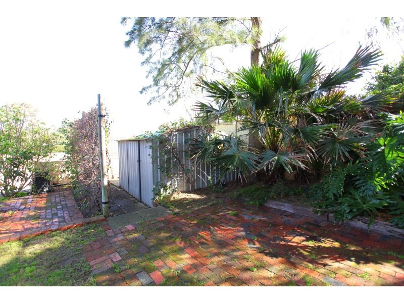 28 Fourth Avenue, Kensington WA 6151