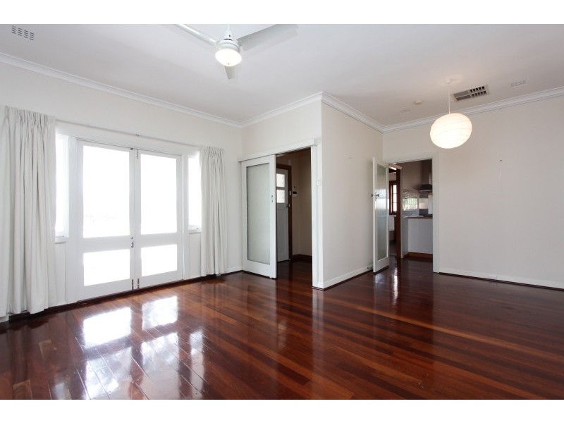 27 Reen Street, St James WA 6102