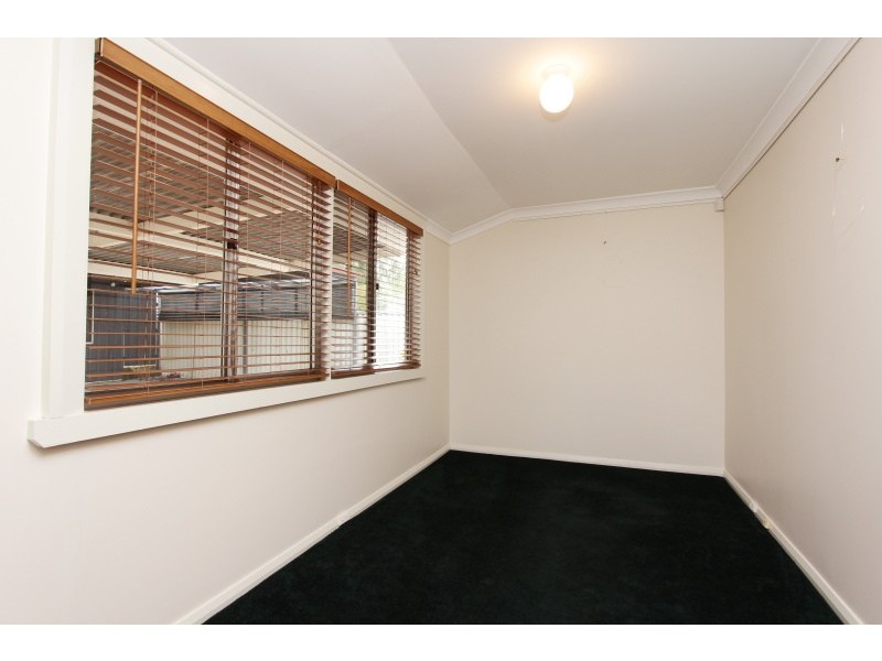 27 Reen Street, St James WA 6102