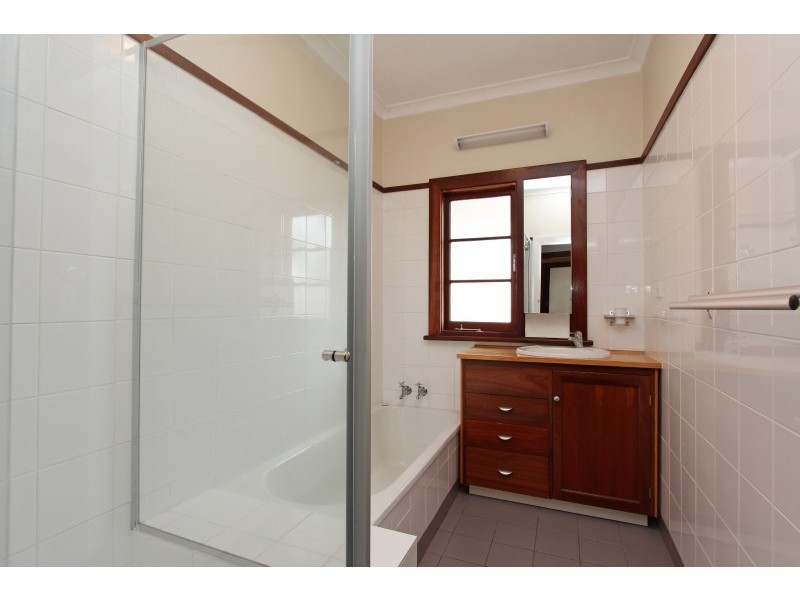 27 Reen Street, St James WA 6102